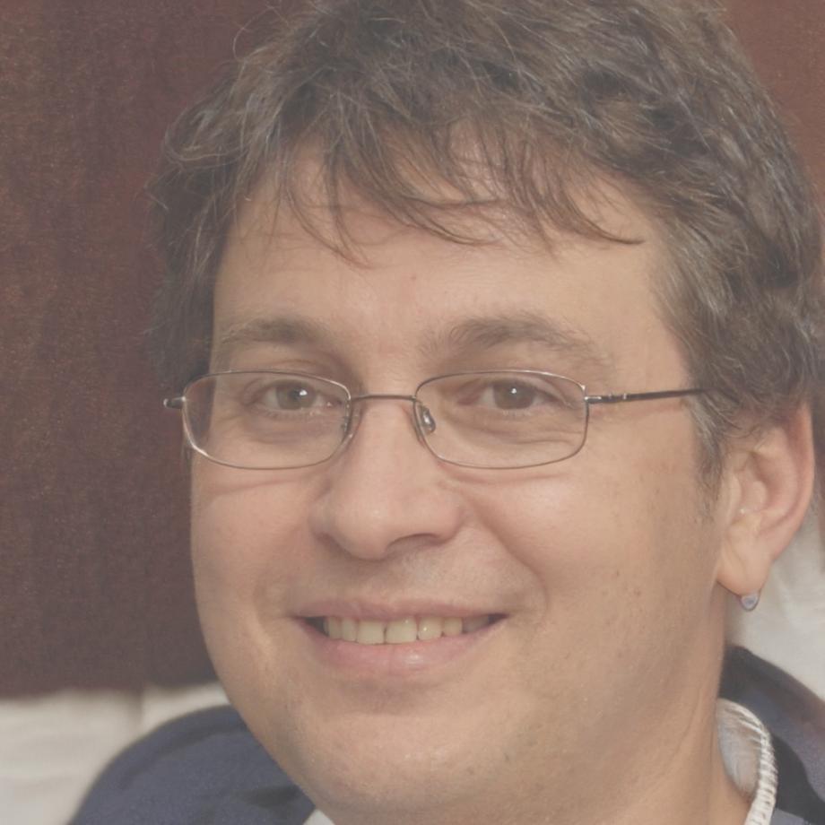 Carlos Mendoza, Analista Senior